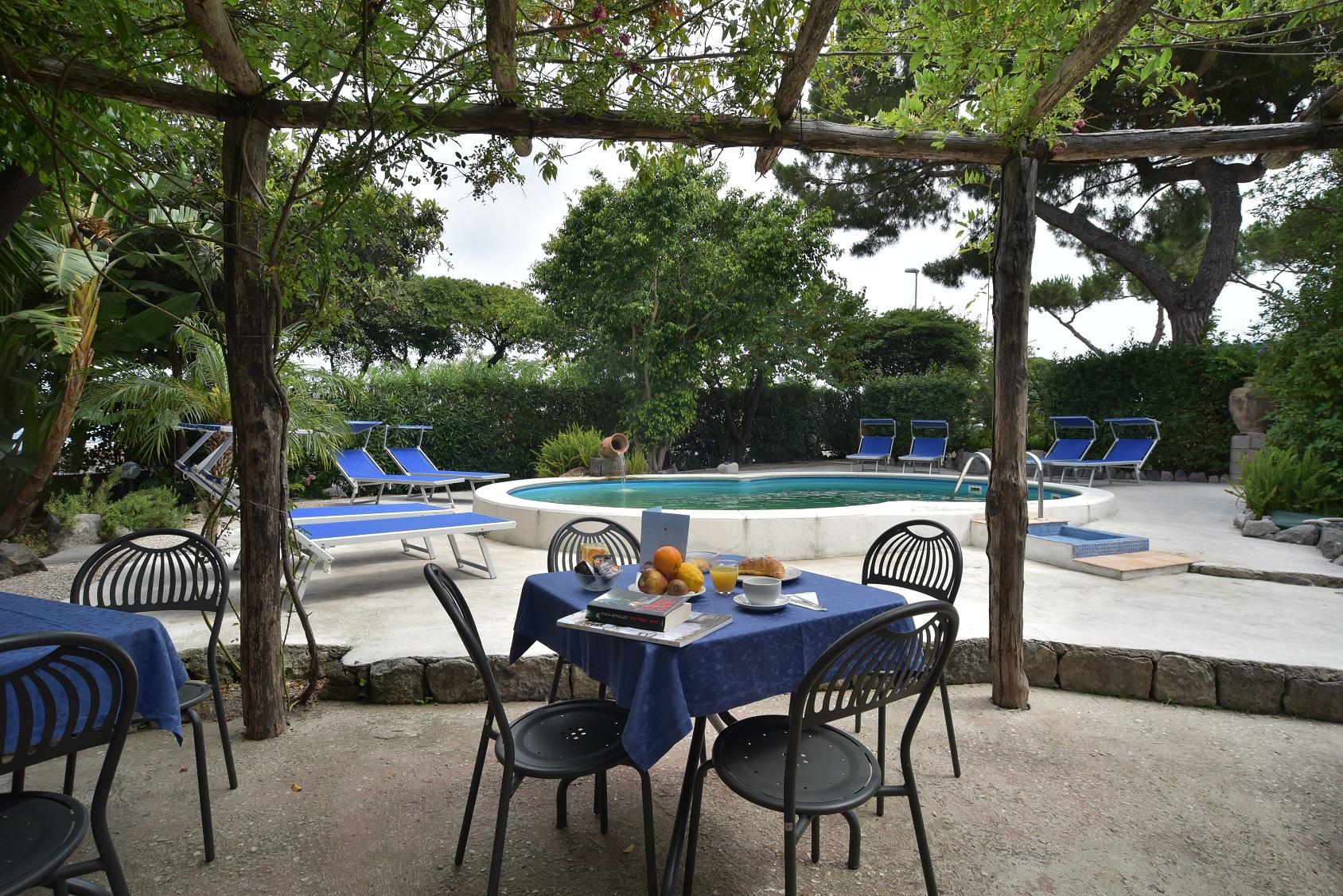 Albergo Italia - Beach Hotel Казамиччола-Терме Экстерьер фото