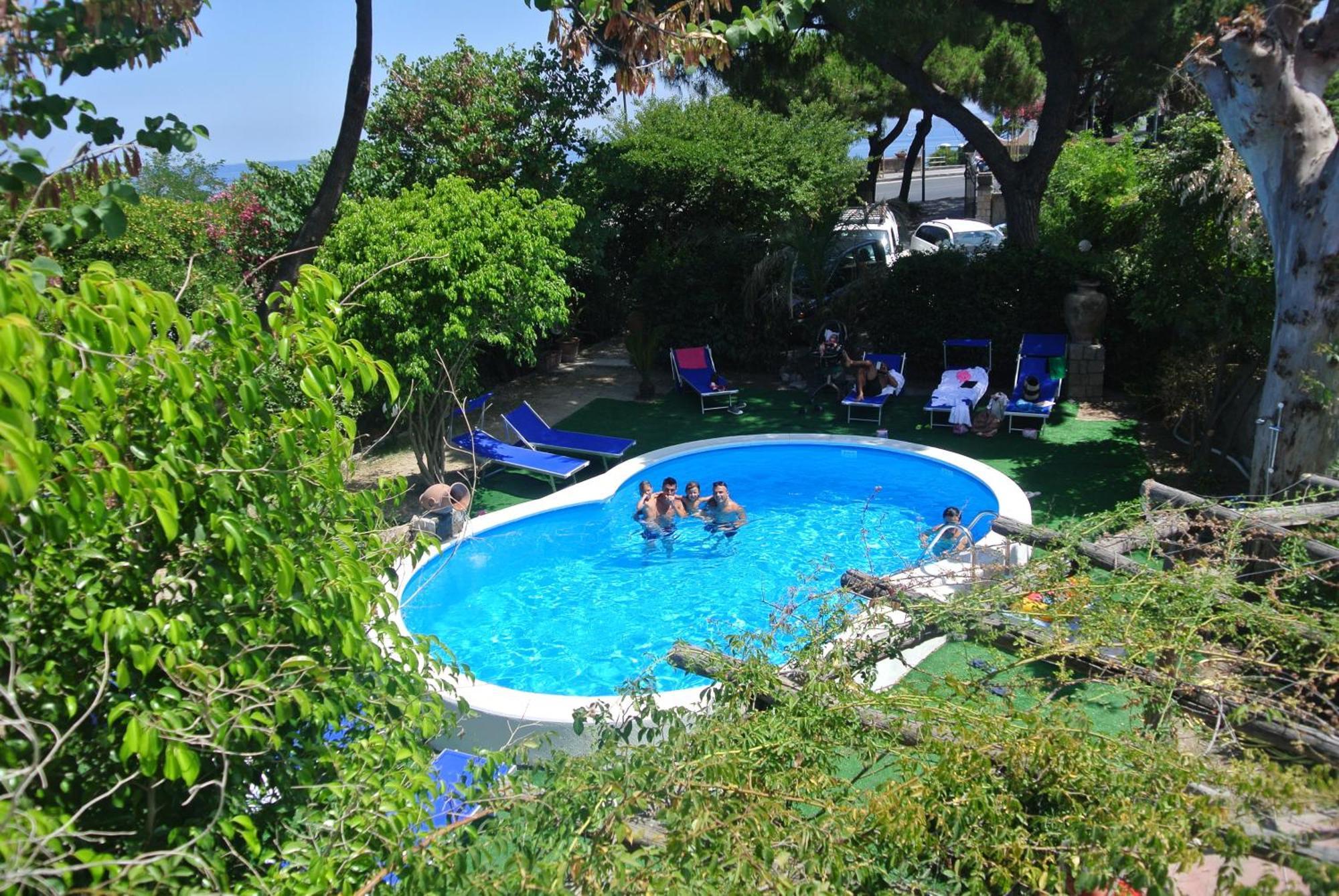 Albergo Italia - Beach Hotel Казамиччола-Терме Экстерьер фото