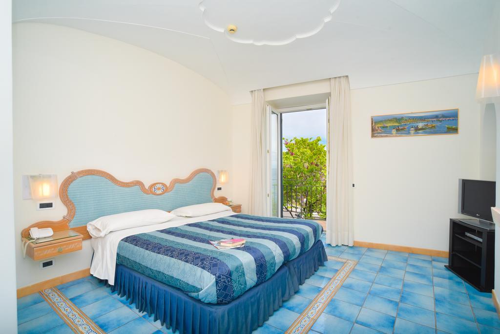 Albergo Italia - Beach Hotel Казамиччола-Терме Экстерьер фото